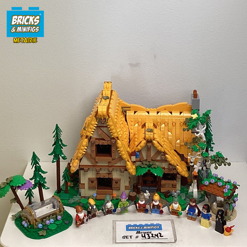 43242 Snow White and the Seven Dwarfs' Cottage (U)