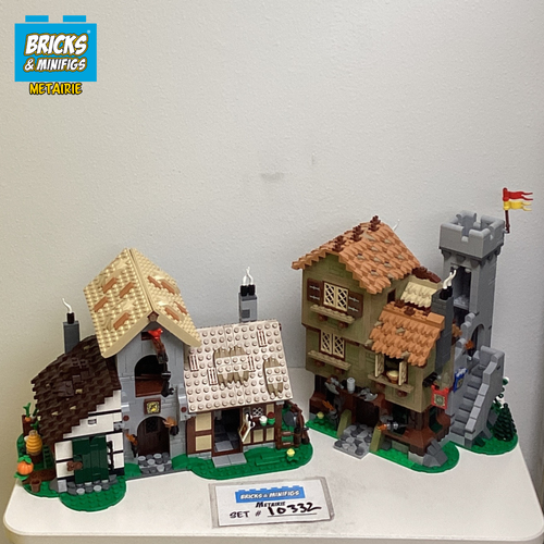 10332 Medieval Town Square (U2)