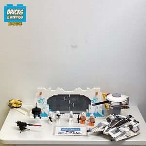 7666 Hoth Rebel Base (U1)