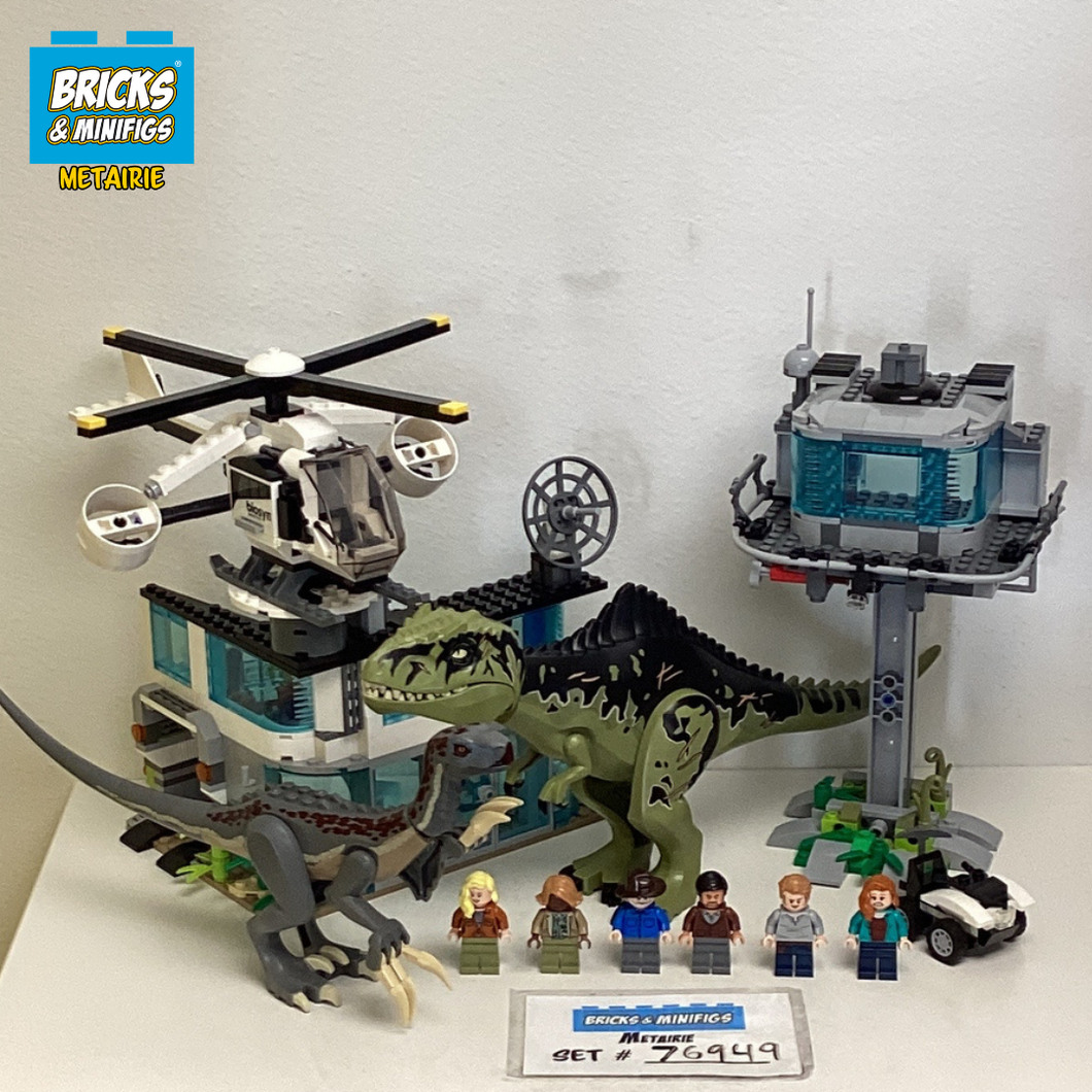 76949 Giganotosaurus & Therizinosaurus Attack (U)