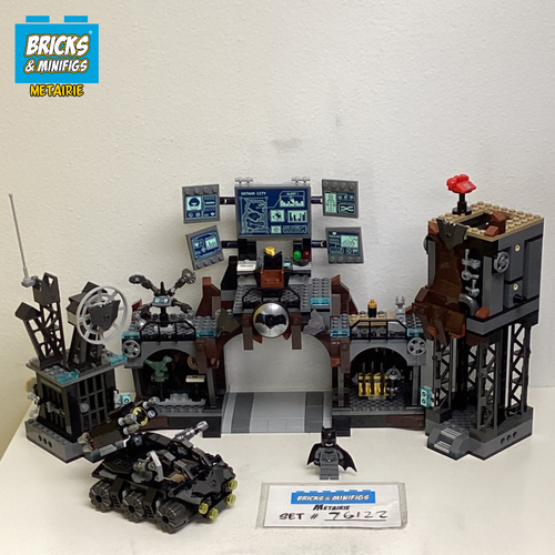 76122 Batcave Clayface Invasion (U1)