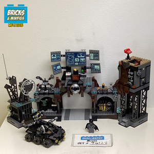 76122 Batcave Clayface Invasion (U1)